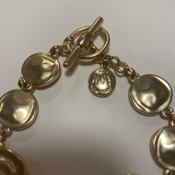 Jones New York Gold color statement Bracelet - Picture 6 of 6